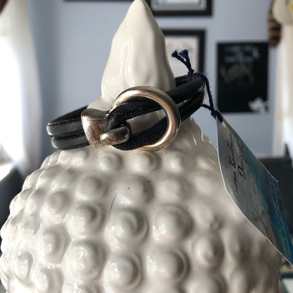 Black leather buckle bracelet NEW - Picture 2 of 8